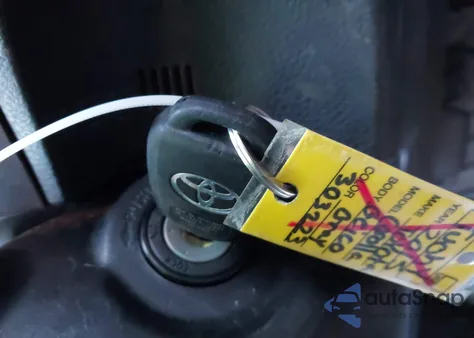 2015 Toyota Corolla Le z USA, uszkodzony, nr VIN 5YFBURHEXFP231231